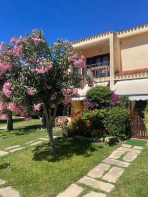 Bilocale nel verde con terrazzo vicino al mare